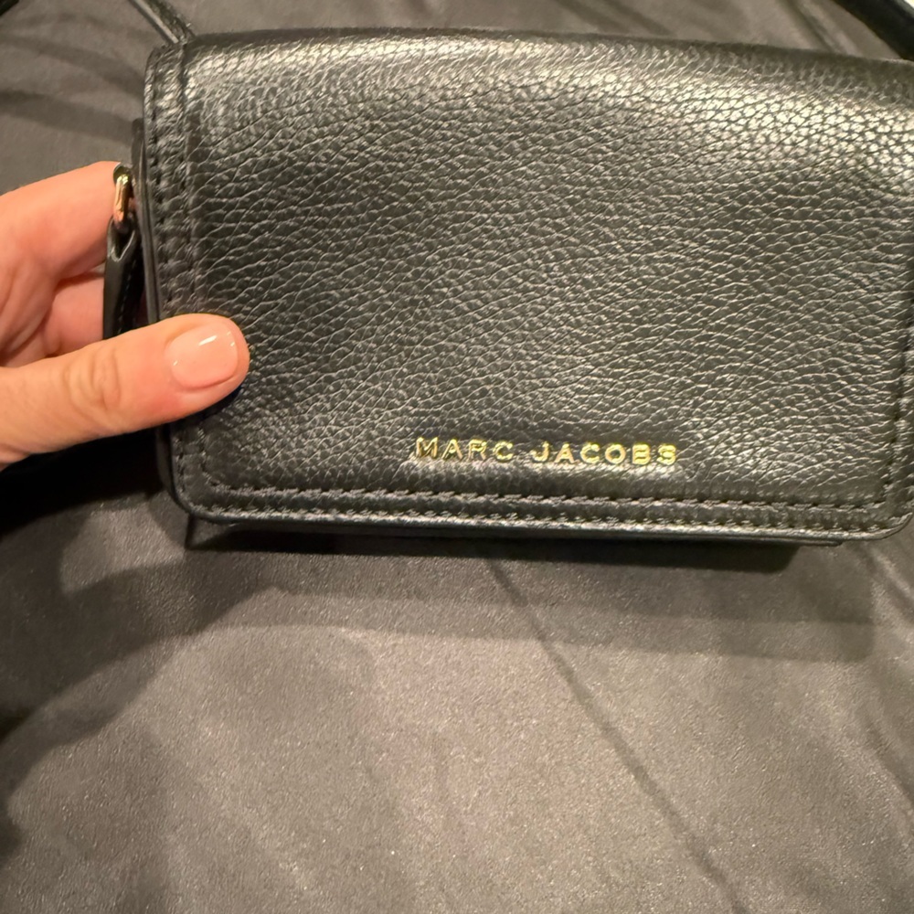 Marc Jacobs Black Groove Leather Mini Bag Crossbody with Gold Hardware - Picture 12 of 16
